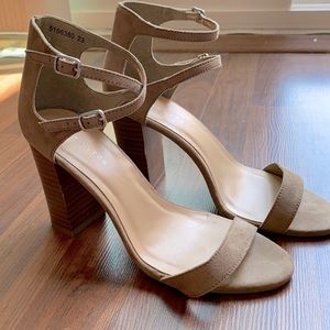 Tan Suede strappy stacked Heel Size 7